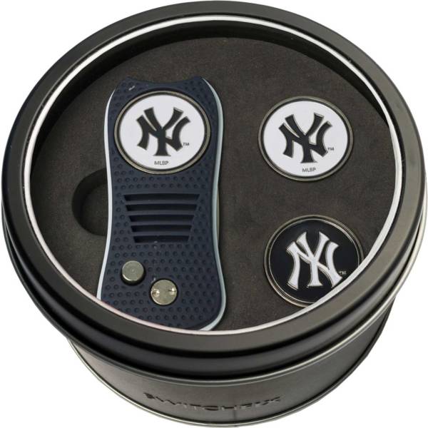 Team Golf New York Yankees Switchfix Divot Tool and Ball Markers Set