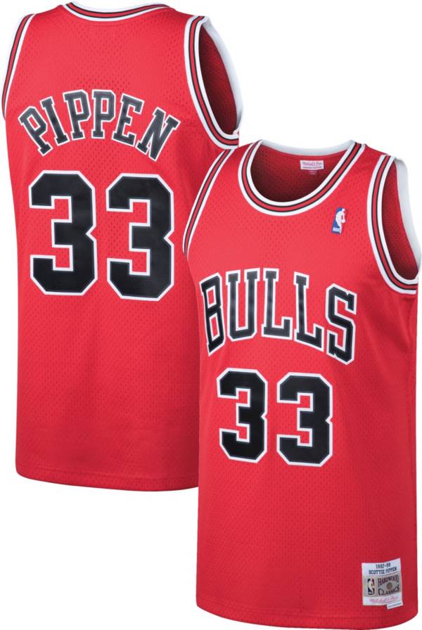 Mitchell & Ness Men's Chicago Bulls Scottie Pippen #33 Swingman Jersey