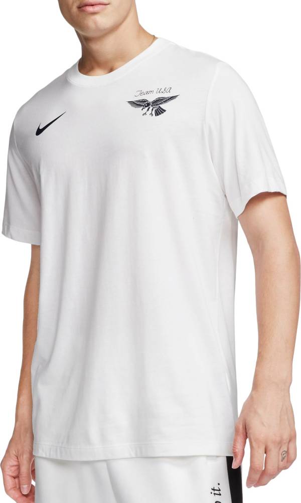 Nike Men's Sportswear Eagle Short Sleeve T-Shirt