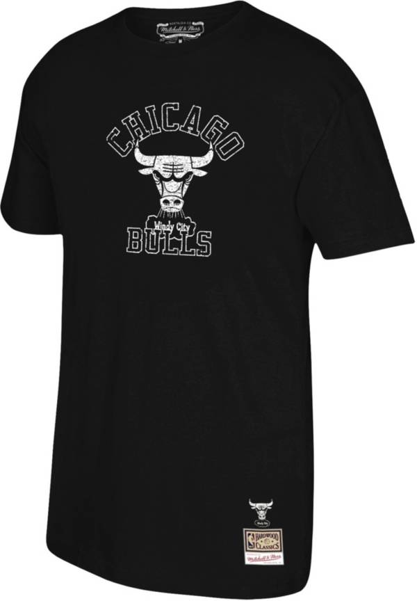Mitchell & Ness Men's Chicago Bulls Black Hardwood Classics Logo T-Shirt