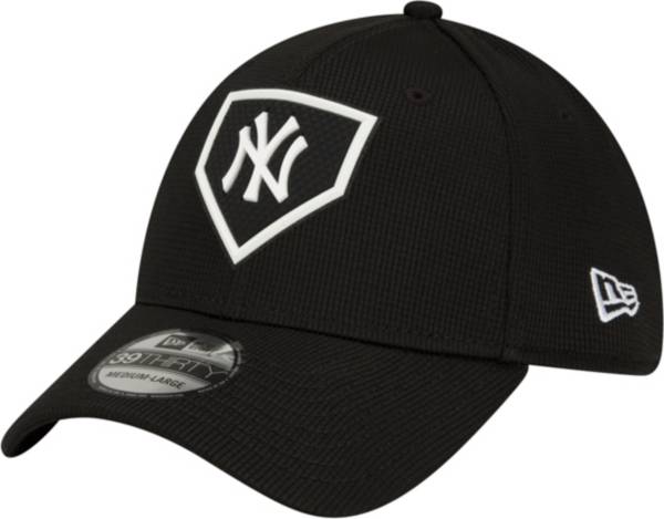 New Era Men's New York Yankees Black Club 39Thirty Stretch Fit Hat