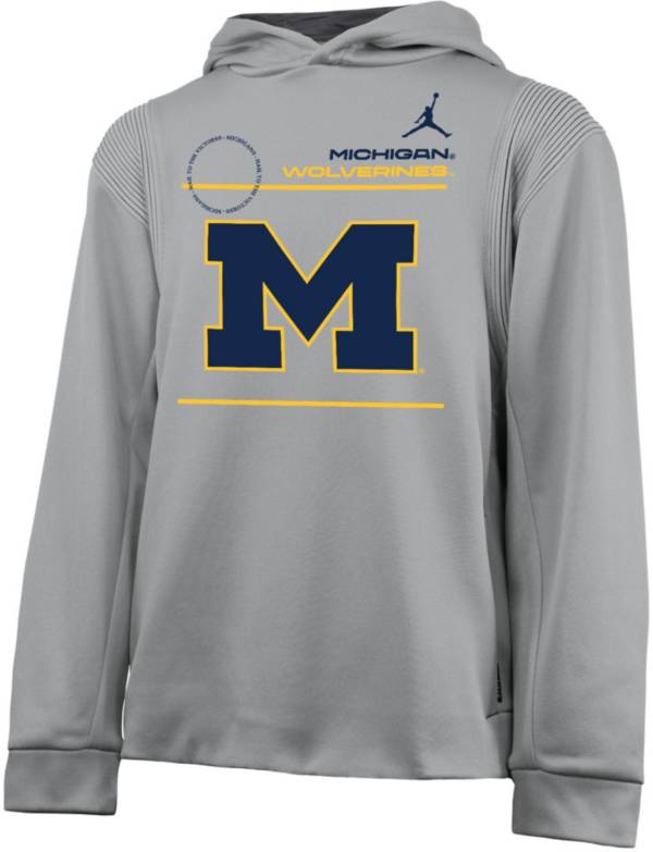 Nike Youth Michigan Wolverines Grey Therma Football Sideline Pullover Hoodie