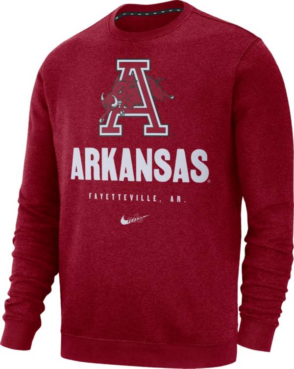 Nike Men's Arkansas Razorbacks Cardinal Vault Logo Club Fleece Crew Neck Sweatshirt