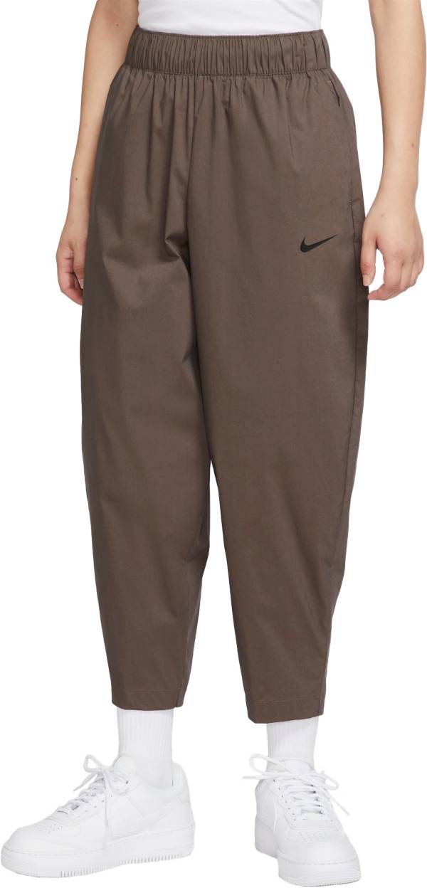 Nike Women's Sportswear Essential High-Rise Curve Pants