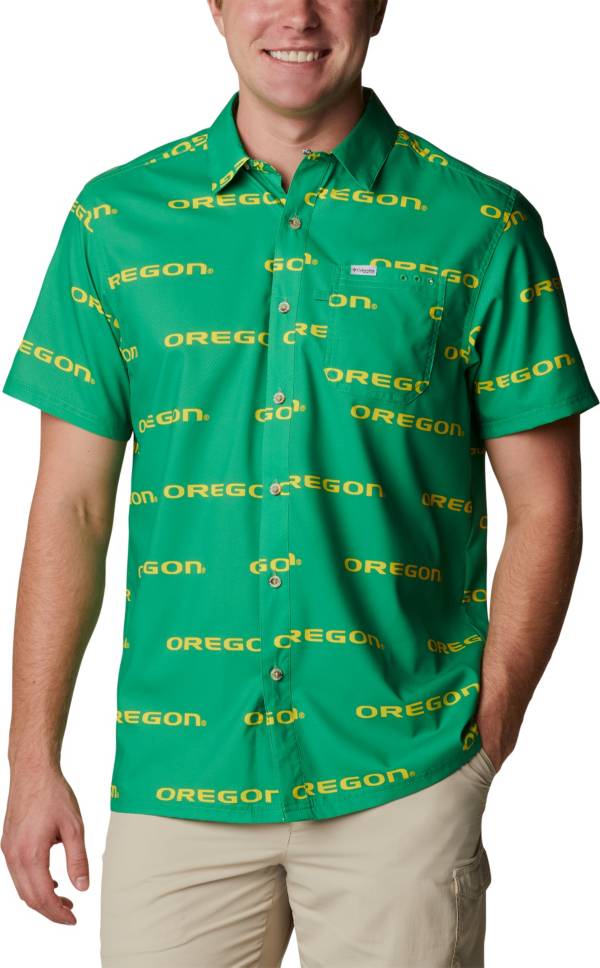 Columbia Men's Oregon Ducks Green Super Slack Tide Button Down Shirt