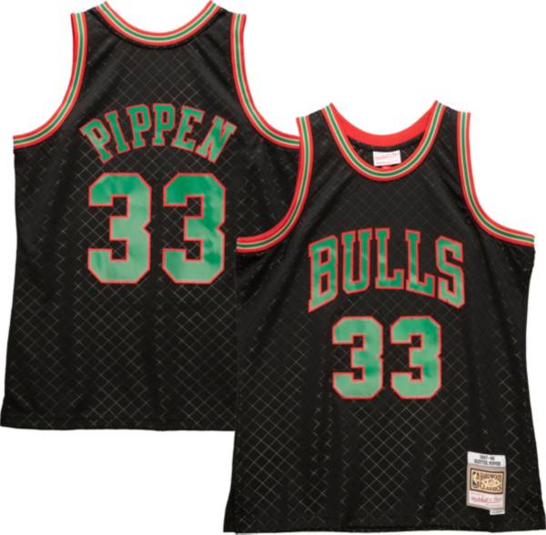 Mitchell & Ness Men's 1997 Chicago Bulls Scottie Pippen #33 Black Hardwood Classics Swingman Jersey