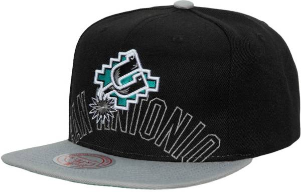 Mitchell & Ness Men's San Antonio Spurs Big Face Hardwood Classics Snapback