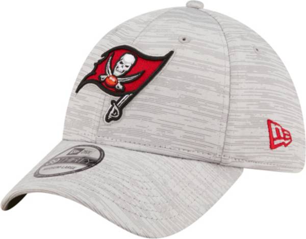 New Era Men's Tampa Bay Buccaneers Distinct 39Thirty Grey Stretch Fit Hat