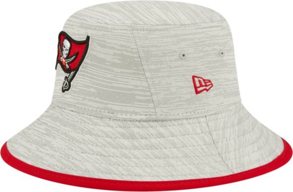 New Era Men's Tampa Bay Buccaneers Distinct Grey Adjustable Bucket Hat