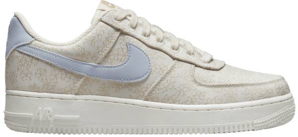 Nike Women's Air Force 1 '07 SE Shoes product image