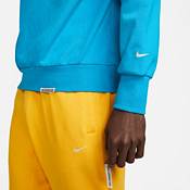 Nike Men's Standard Issue Sweatshirt product image