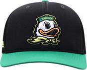 Top of the World Men's Oregon Ducks Black/Green Stretch-Fit Hat product image