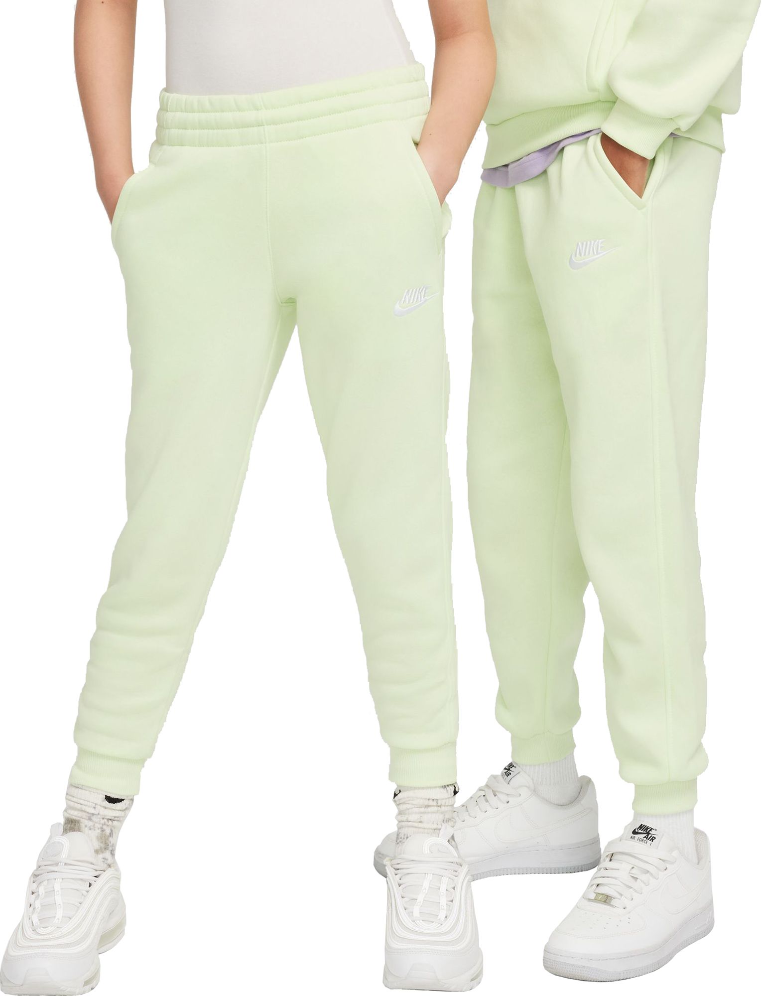 Nike club jogger pistachio frost hotsell