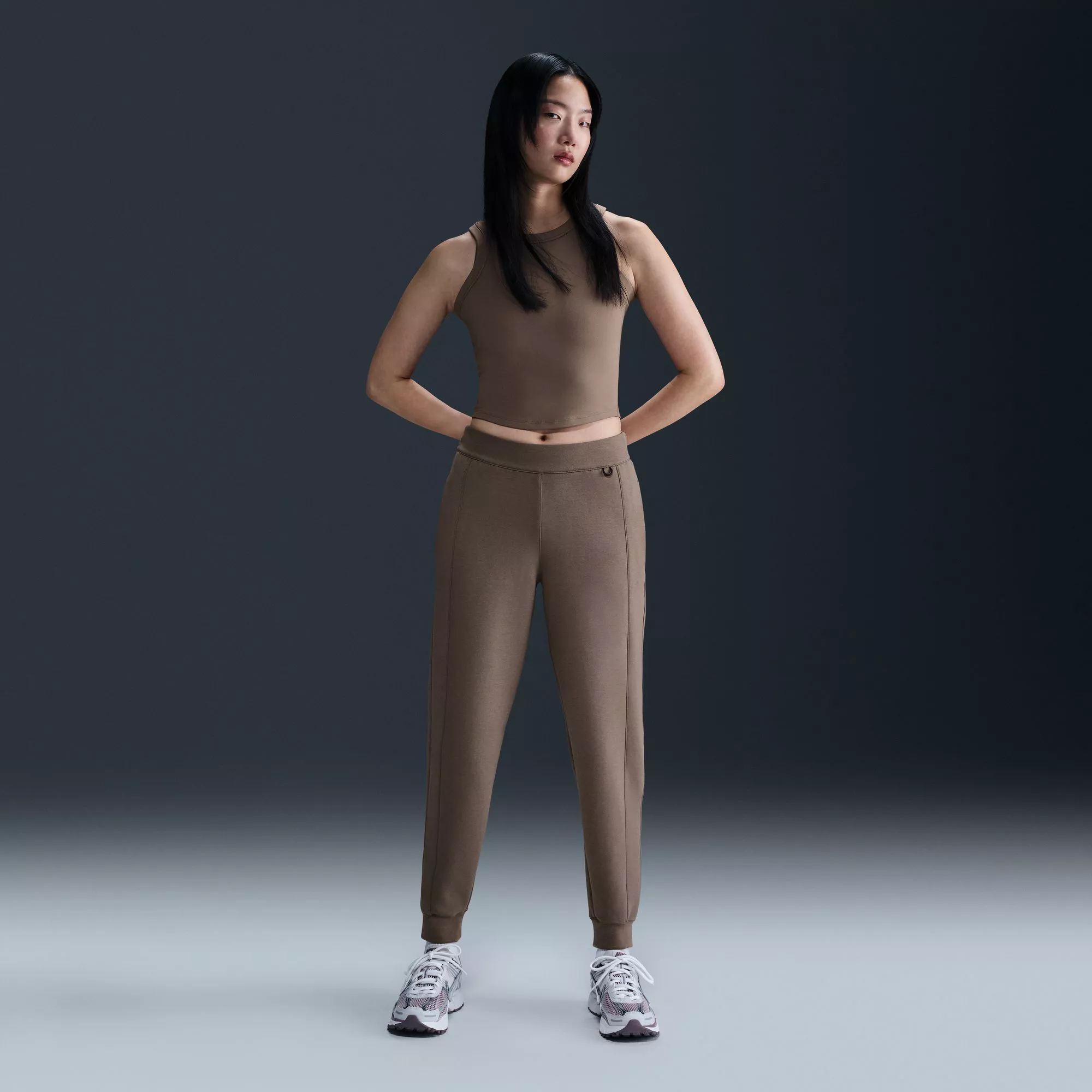 Nike Women's 24.7 ImpossiblySoft Mid-Rise Joggers