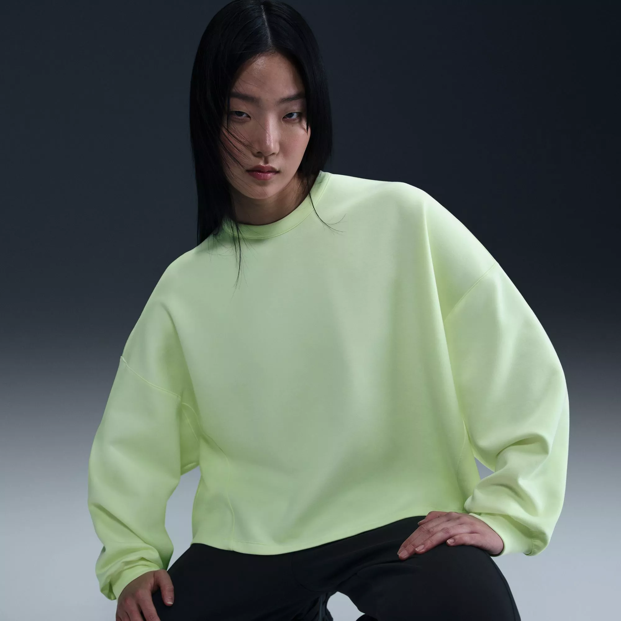 Nike Women's 24.7 ImpossiblySoft Oversized Crewneck Sweatshirt