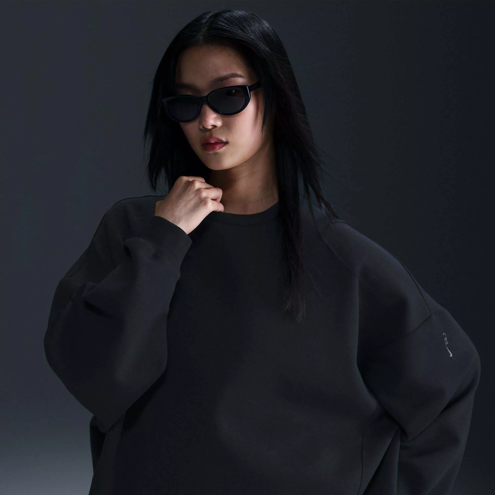 Nike Women's 24.7 ImpossiblySoft Oversized Crewneck Sweatshirt
