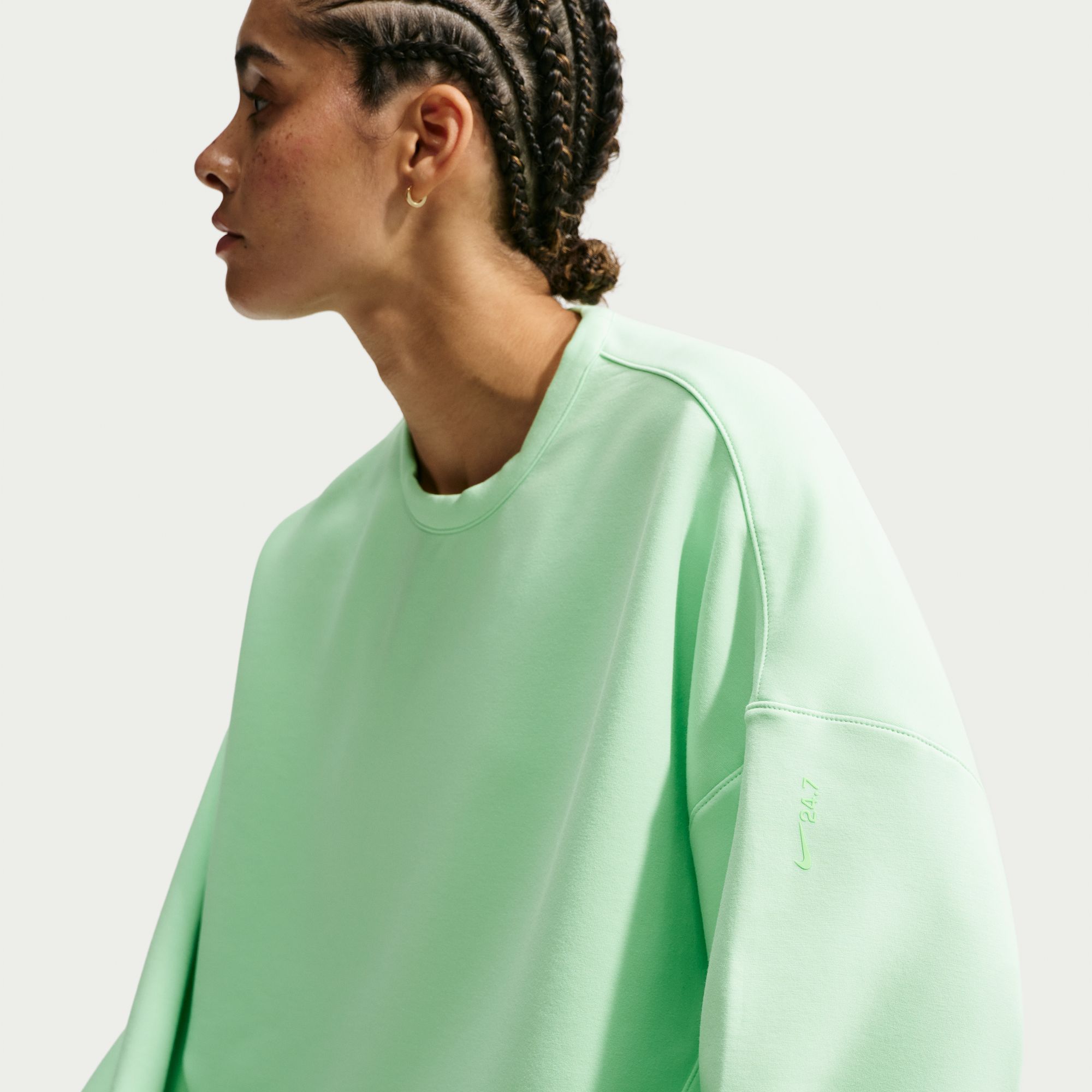 Nike Women's 24.7 ImpossiblySoft Oversized Crewneck Sweatshirt