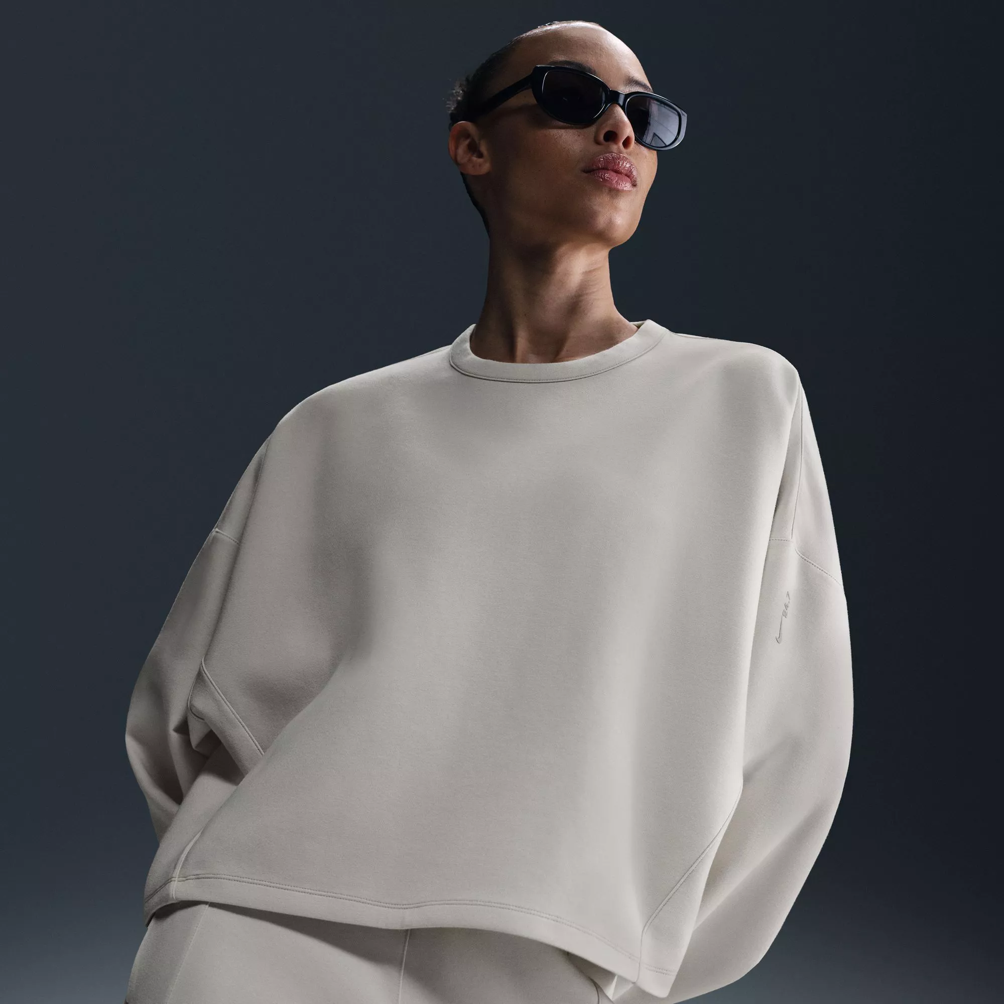Nike Women's 24.7 ImpossiblySoft Oversized Crewneck Sweatshirt