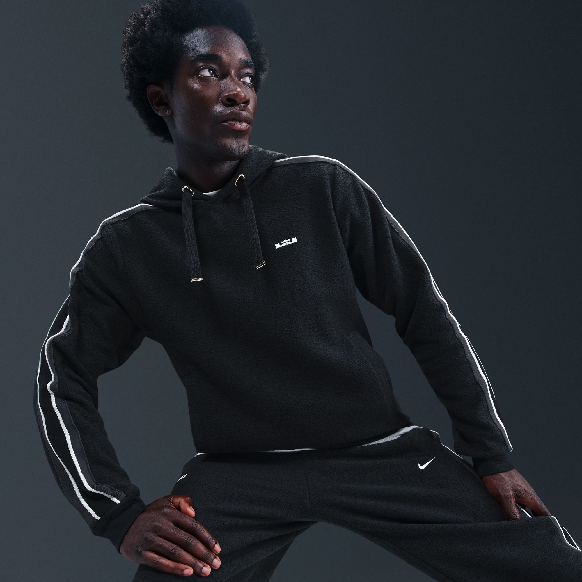 アストンビラ　hummel スウェット 古着 プレミアLB S Nike Men's LeBron James Therma-FIT Standard Issue Hoodie | Dick's