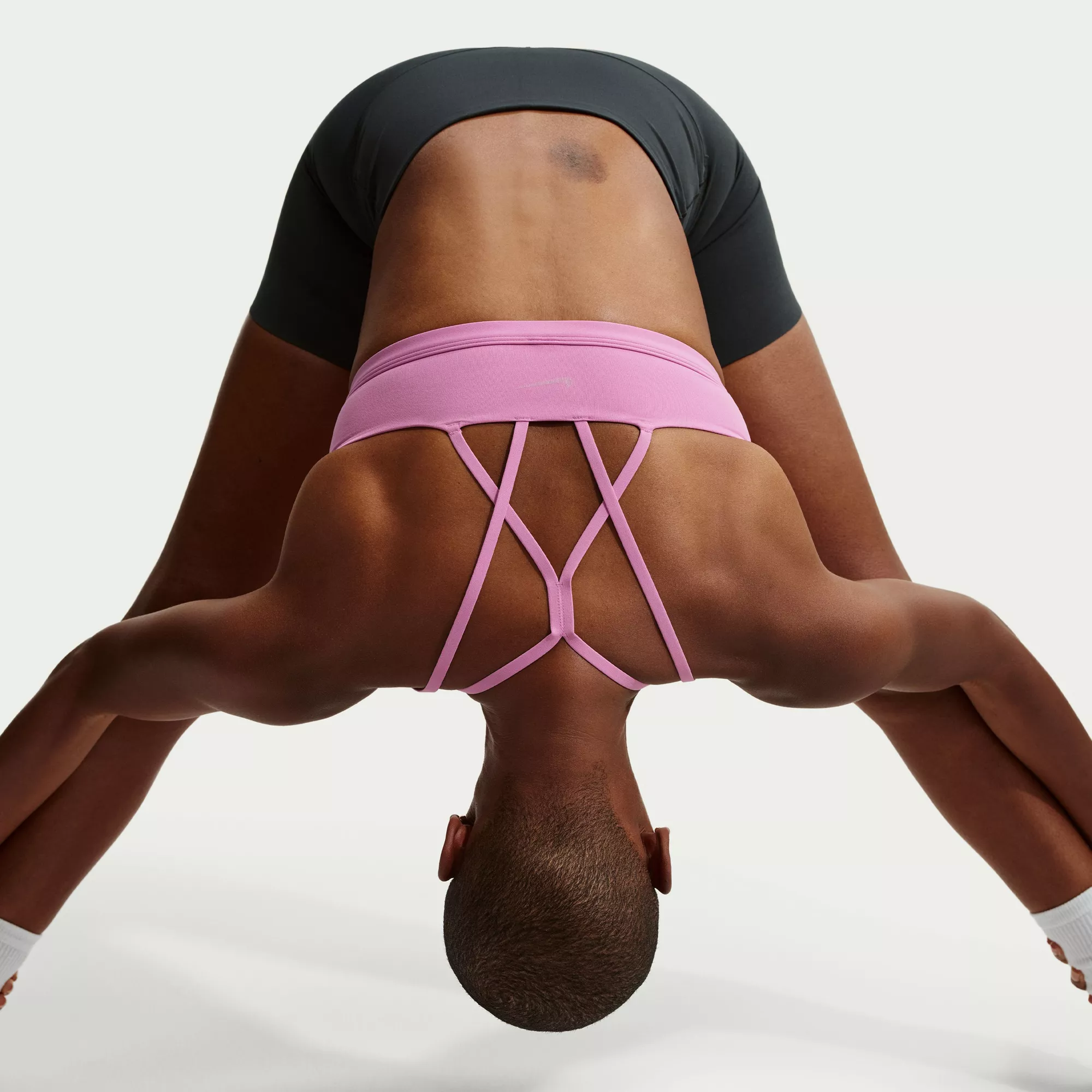 Nike Women's Zenvy Strappy Light-Support Padded Sports Bra