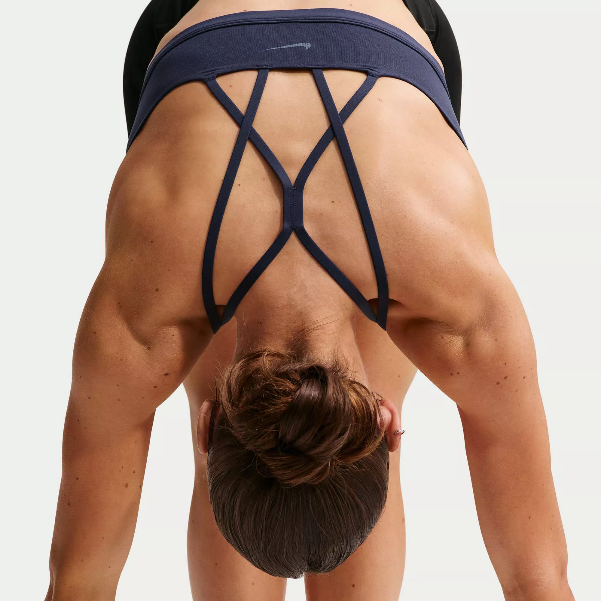 Nike Women's Zenvy Strappy Light-Support Padded Sports Bra