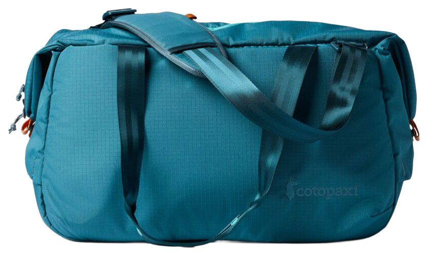 cotopaxi chumpi travel duffel backpack Viaje 35L Bag in Aster or slip the pass Cotopaxi Viaje 35L Travel Duffel
