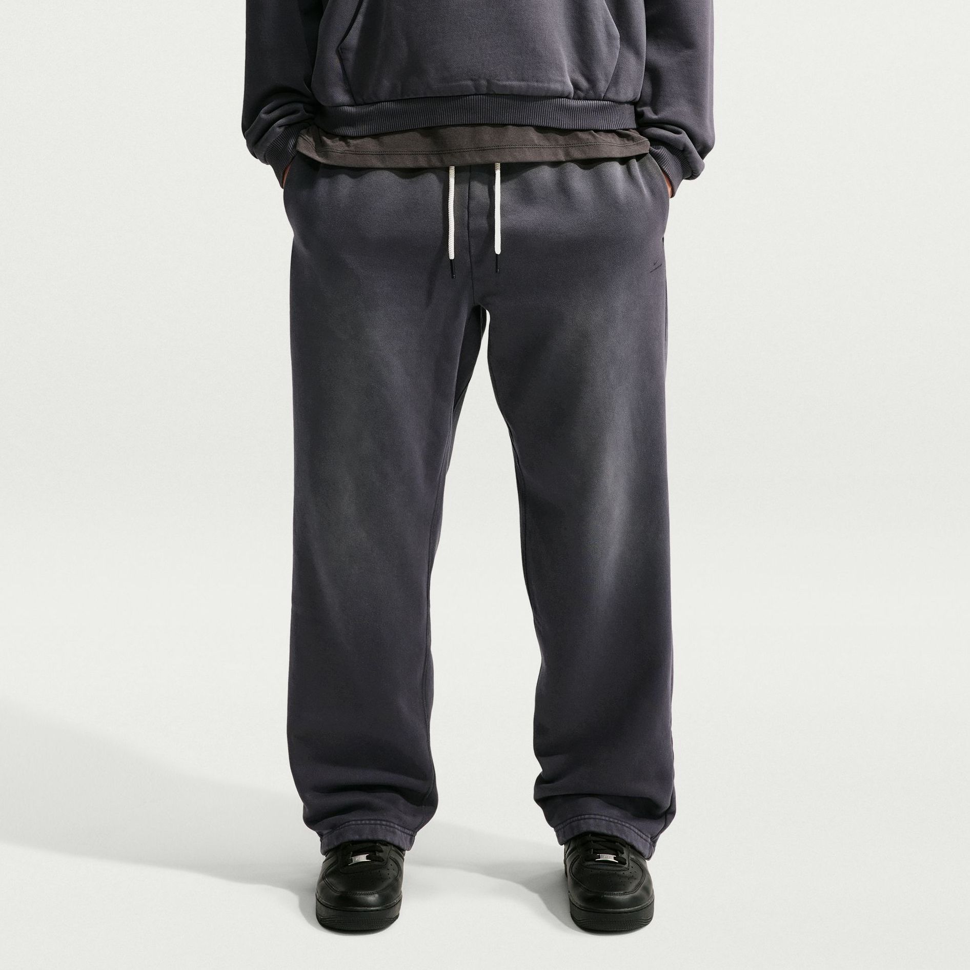 Nike Men's Standard Issue Brushed Heavy Oversized Washed
