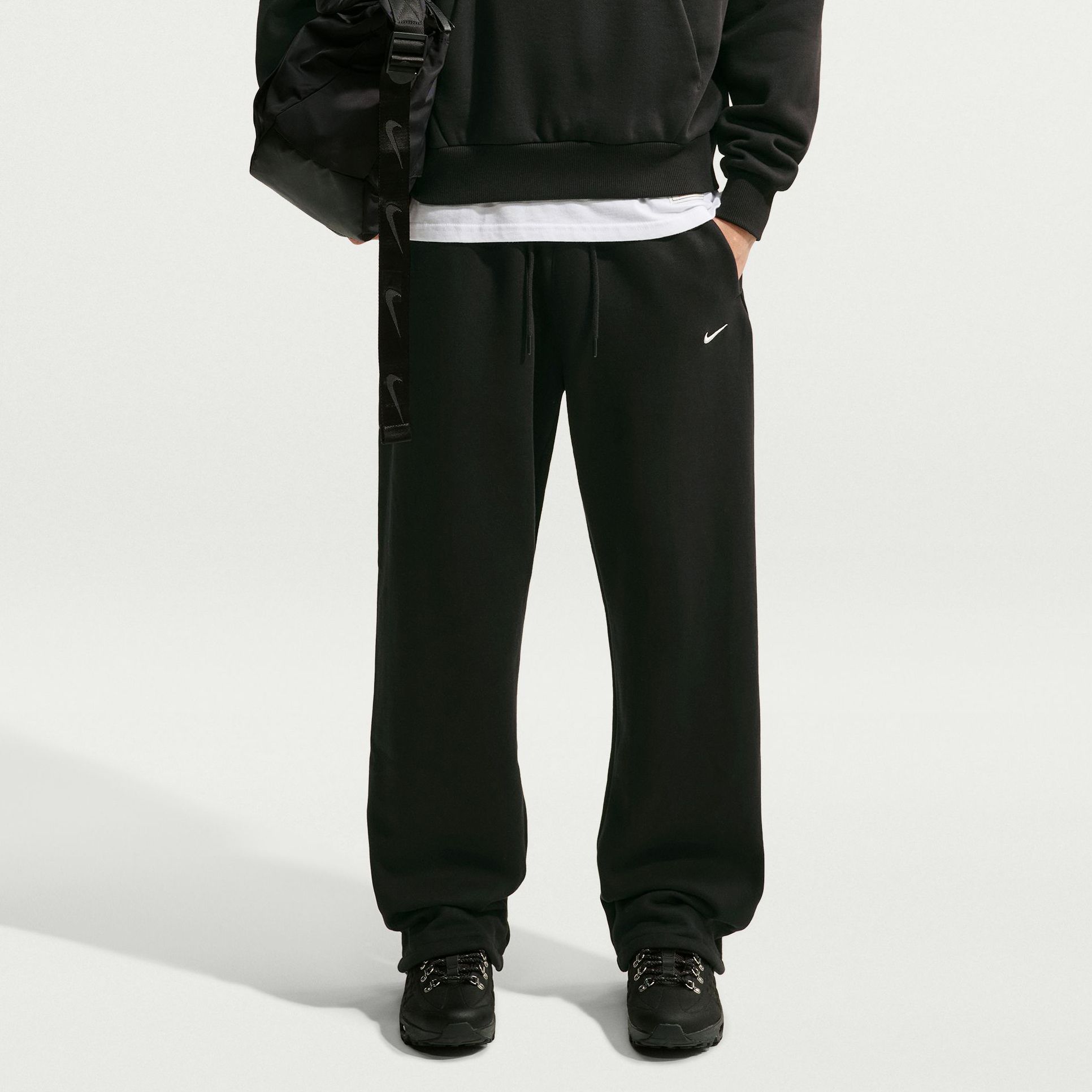 Nike solo swoosh ナイロンパンツ