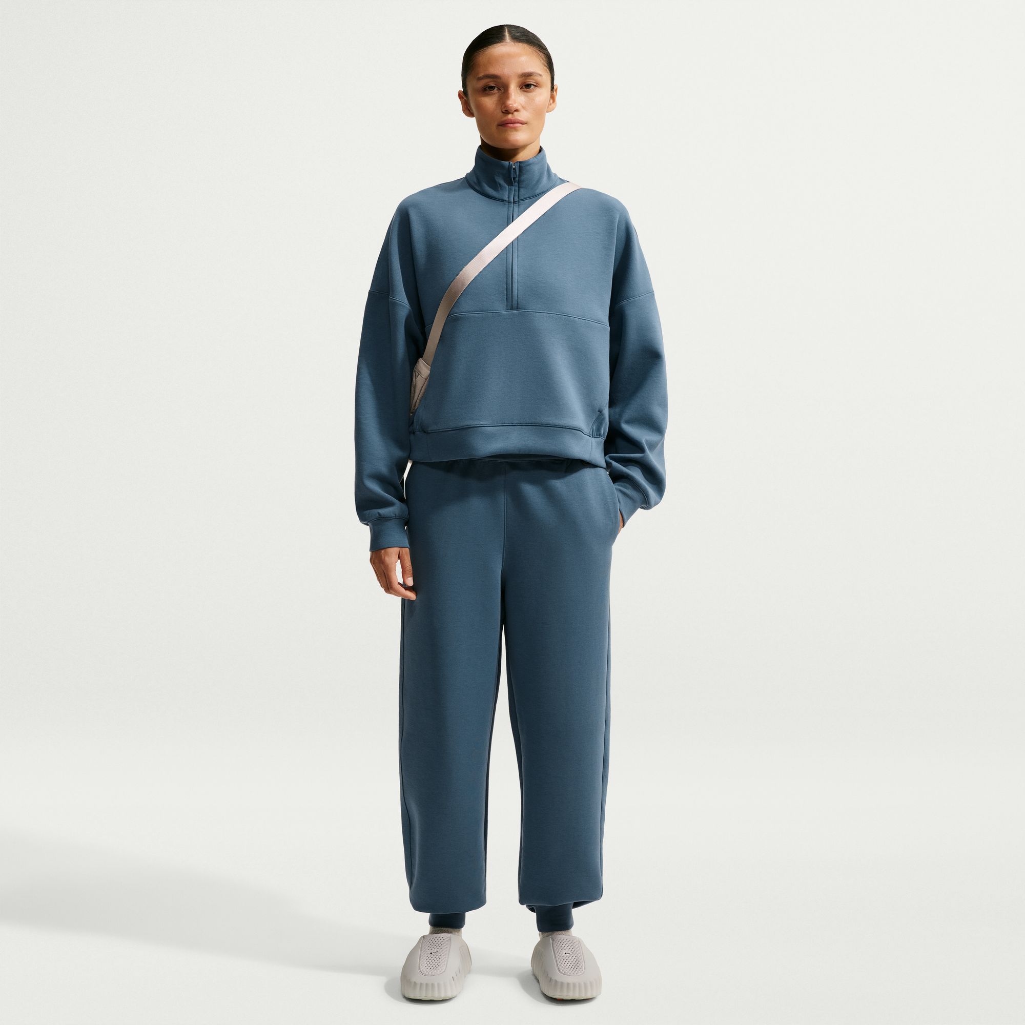 Nike Women's 24.7 ImpossiblySoft Dri-FIT High-Rise Joggers