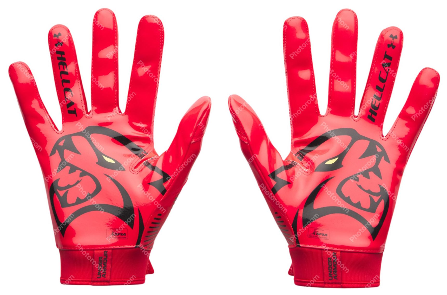 Under Armour Adult Dodge Blur Football Gloves | Dick's Sporting Goods