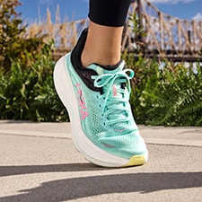 close up of molded collar on the hoka bondi 9 wore by a woman on a path