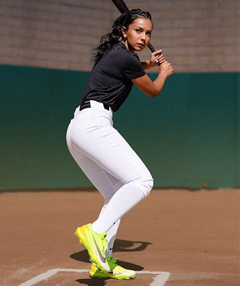 SilentRain wearing the Nike Diamond Standout MCS Cleats.