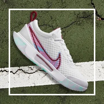 Tennis shoes